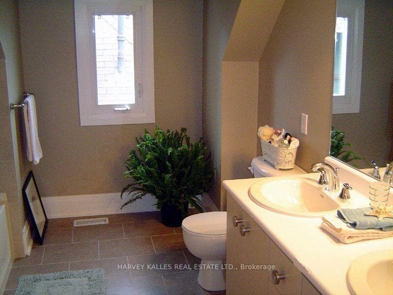 543 Palmerston Boulevard Unit 3 photo 10