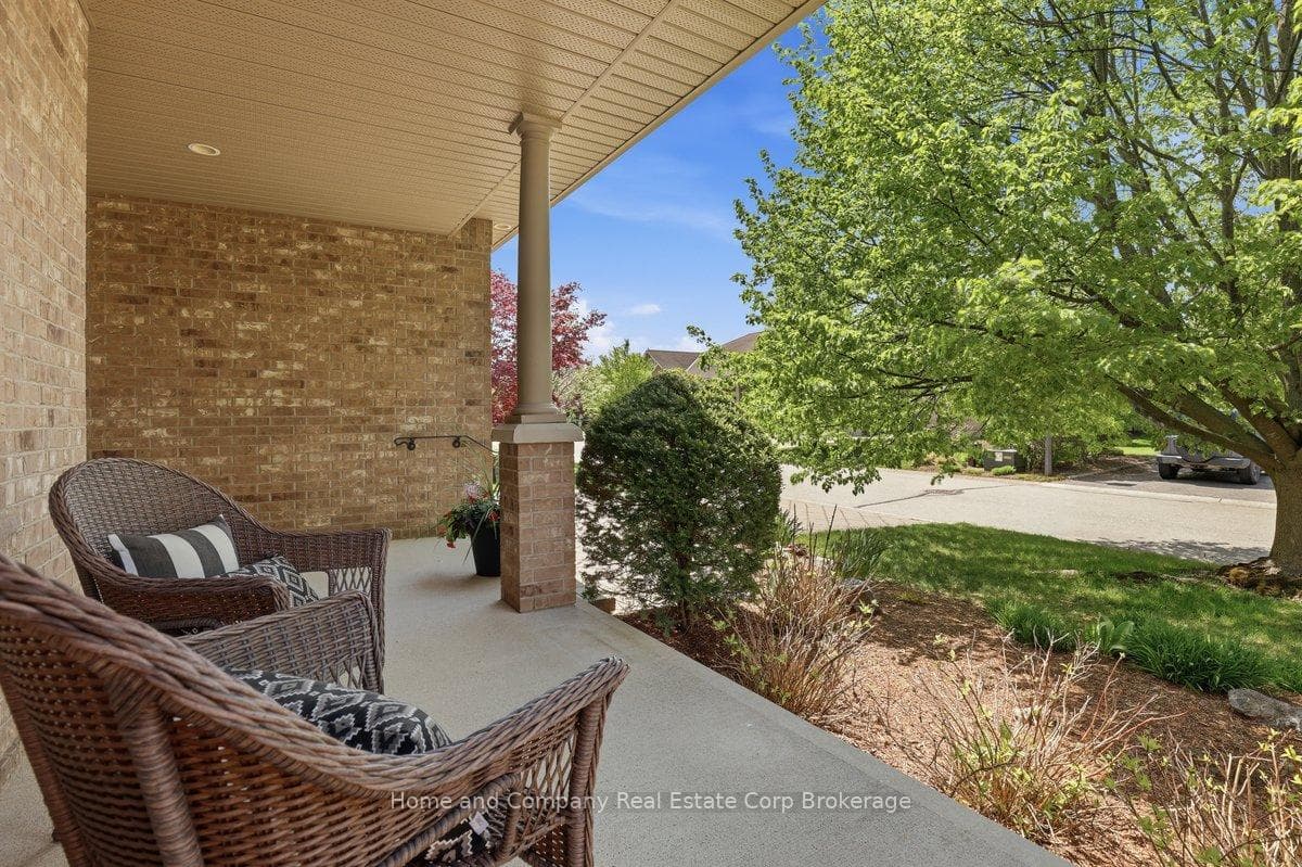 28 North Pointe Drive photo 4