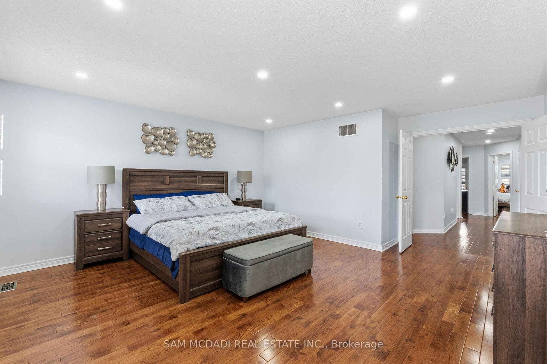 5604 Doctor Peddle Crescent photo 14