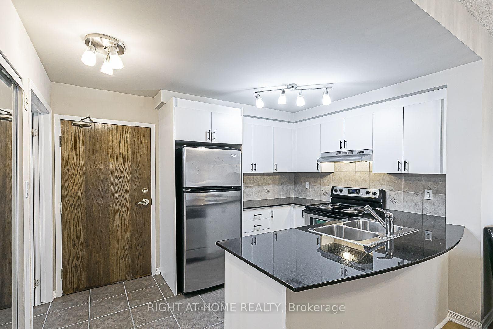 8 Maison Parc Court Unit 305 photo 10