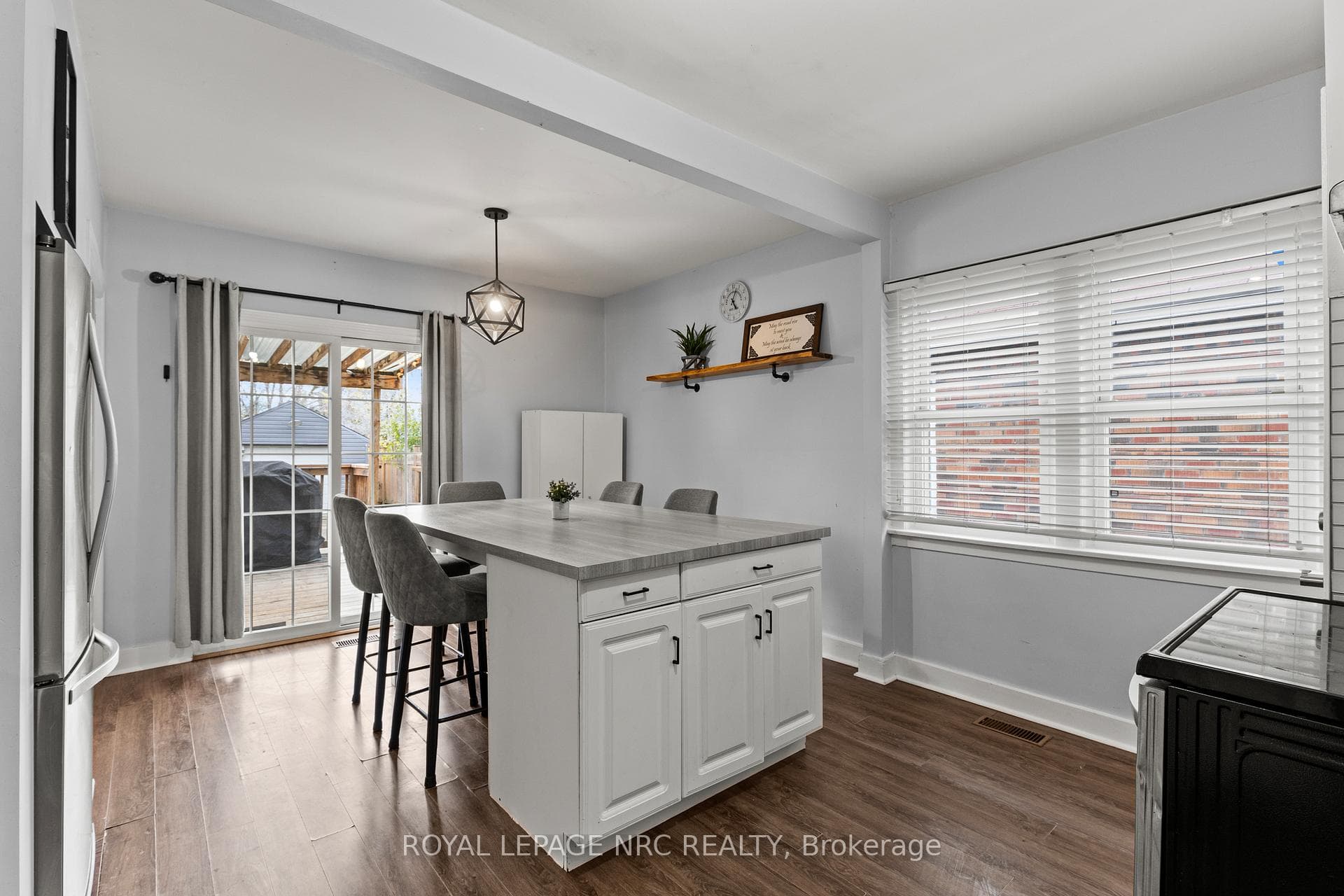 90 Facer Street photo 11