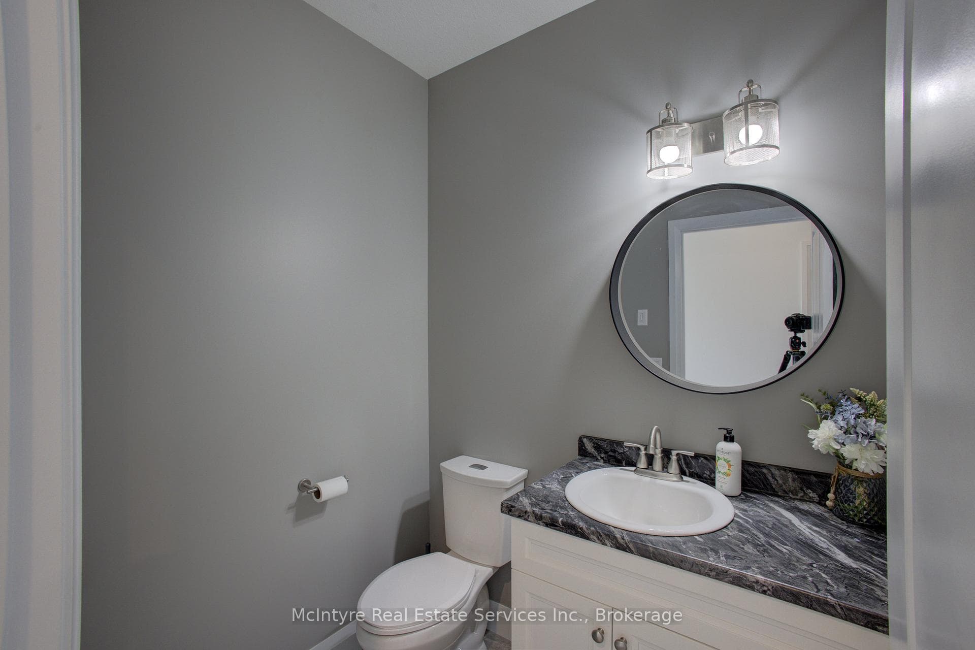 274 Mccourt Place photo 7