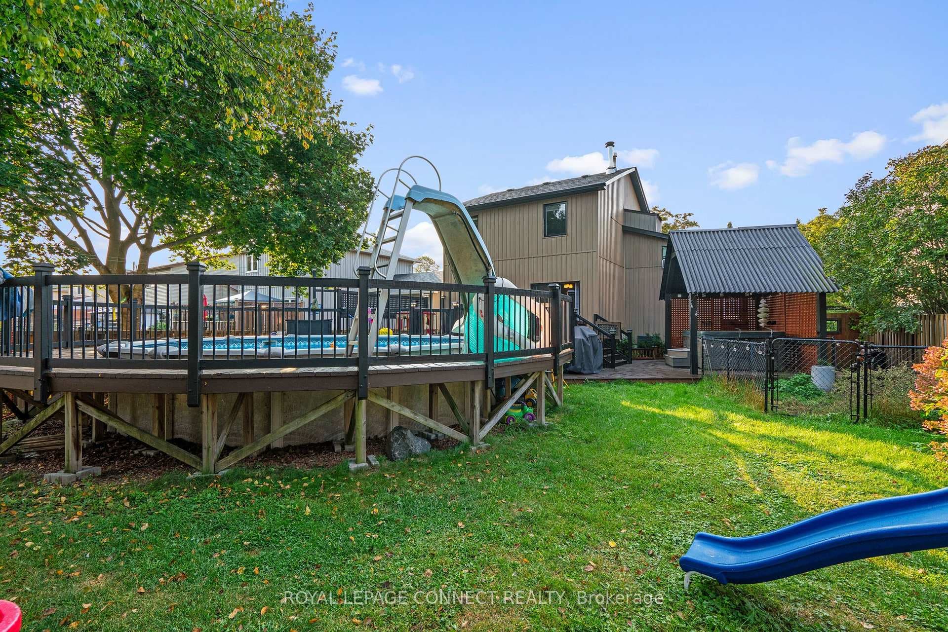 786 Candaras Street photo 22