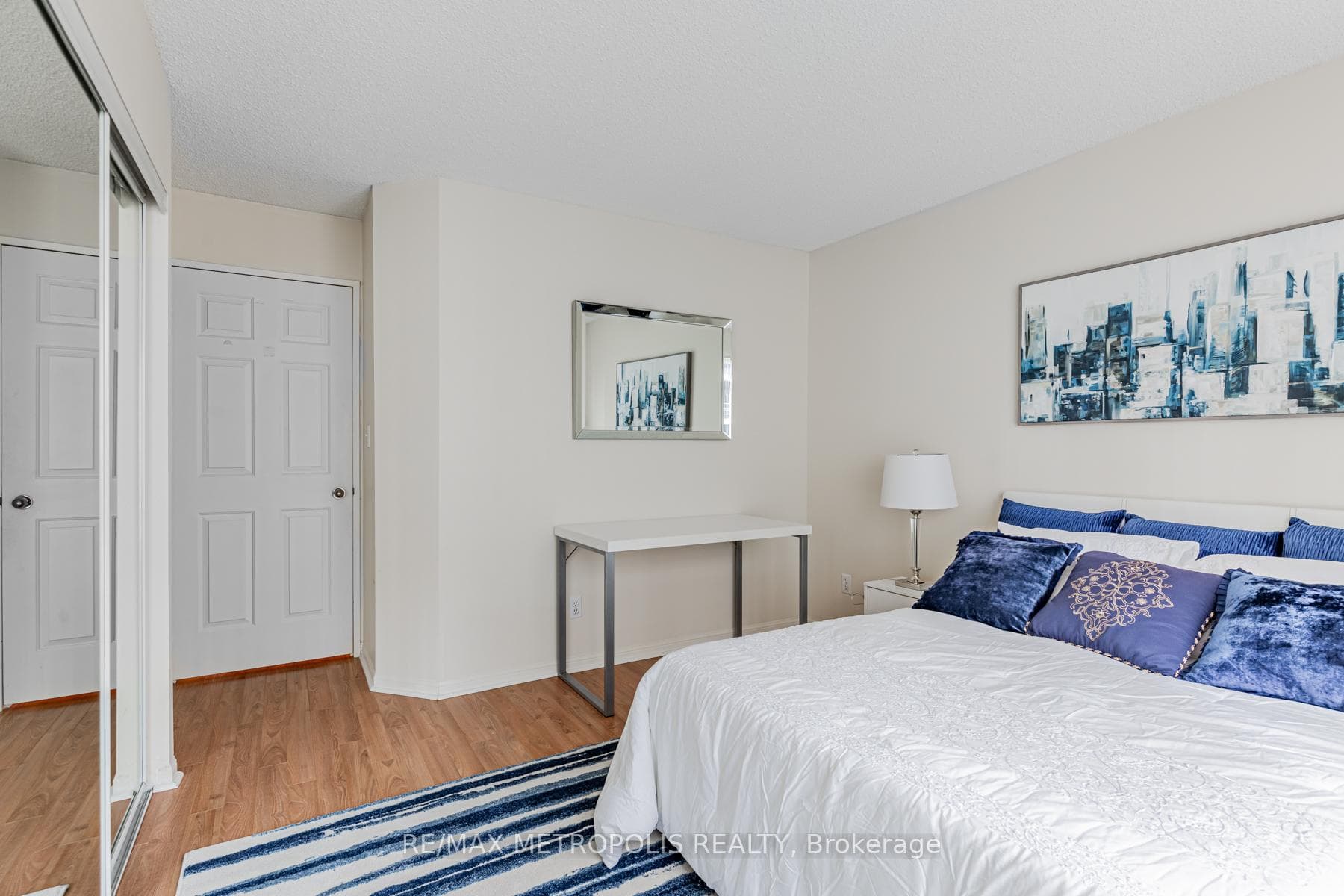 7 Carlton Street Unit 601 photo 17