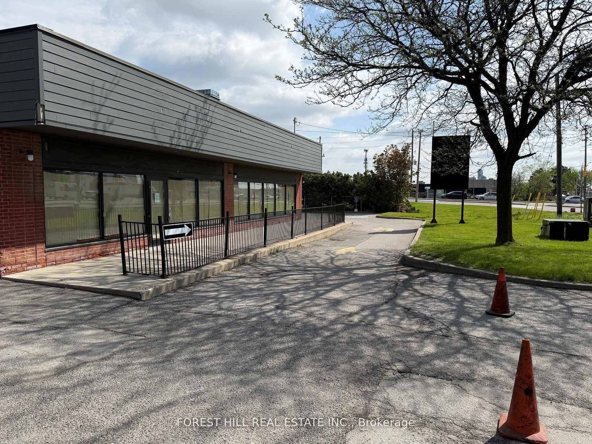 374 Evans Avenue photo 2