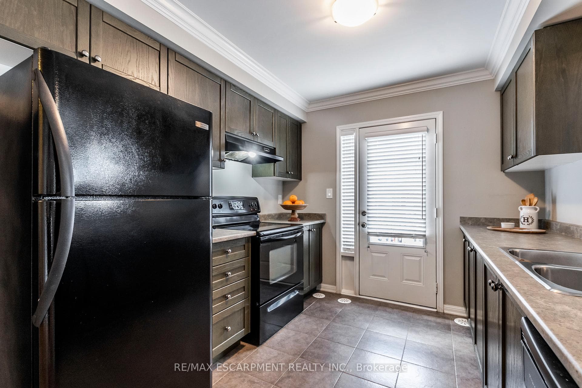 280 Wetenhall Landing photo 8
