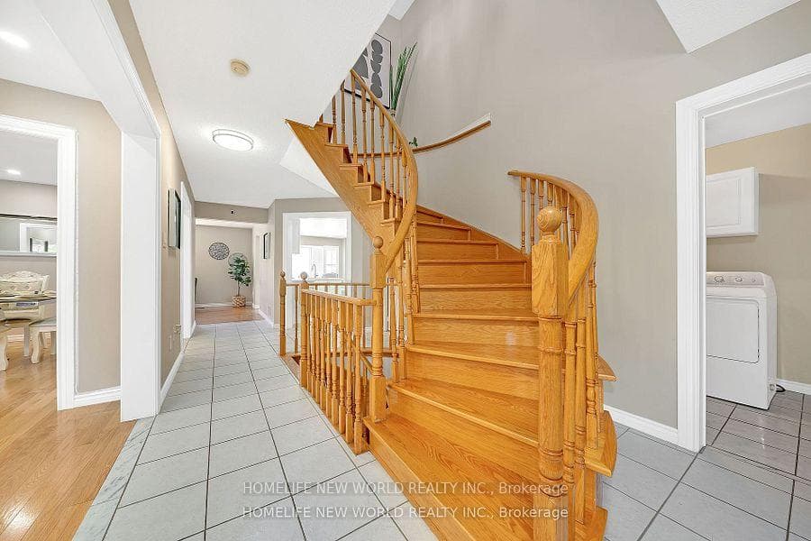 66 Macdermott Drive photo 2