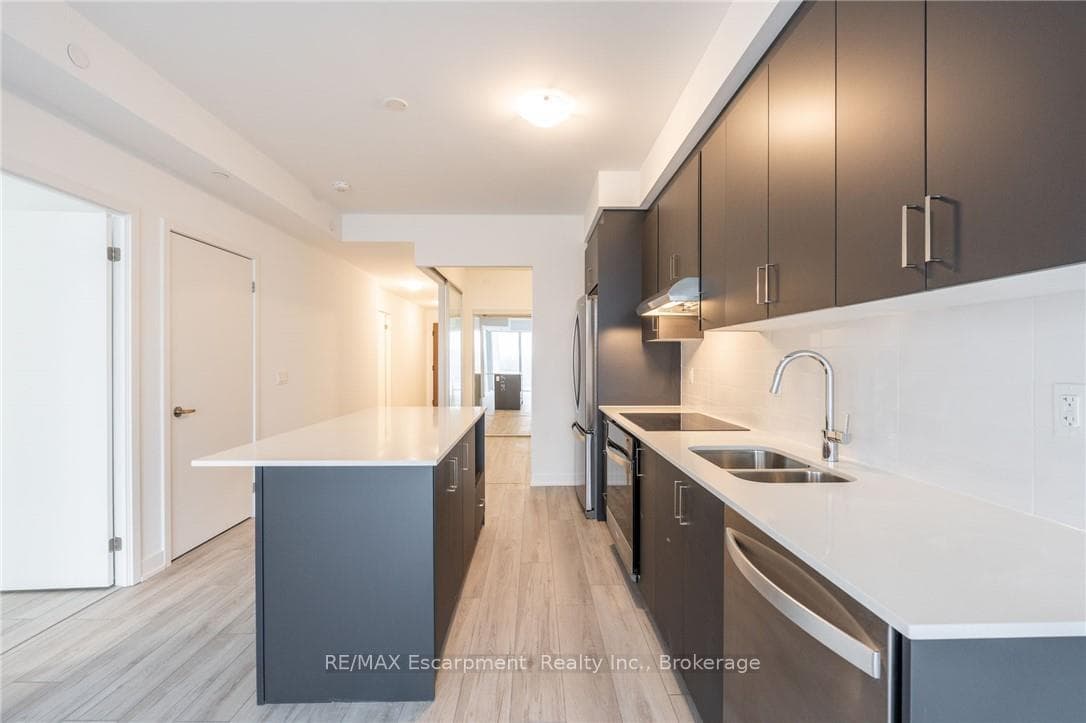 1035 SOUTHDOWN Road Unit 1501 photo 12