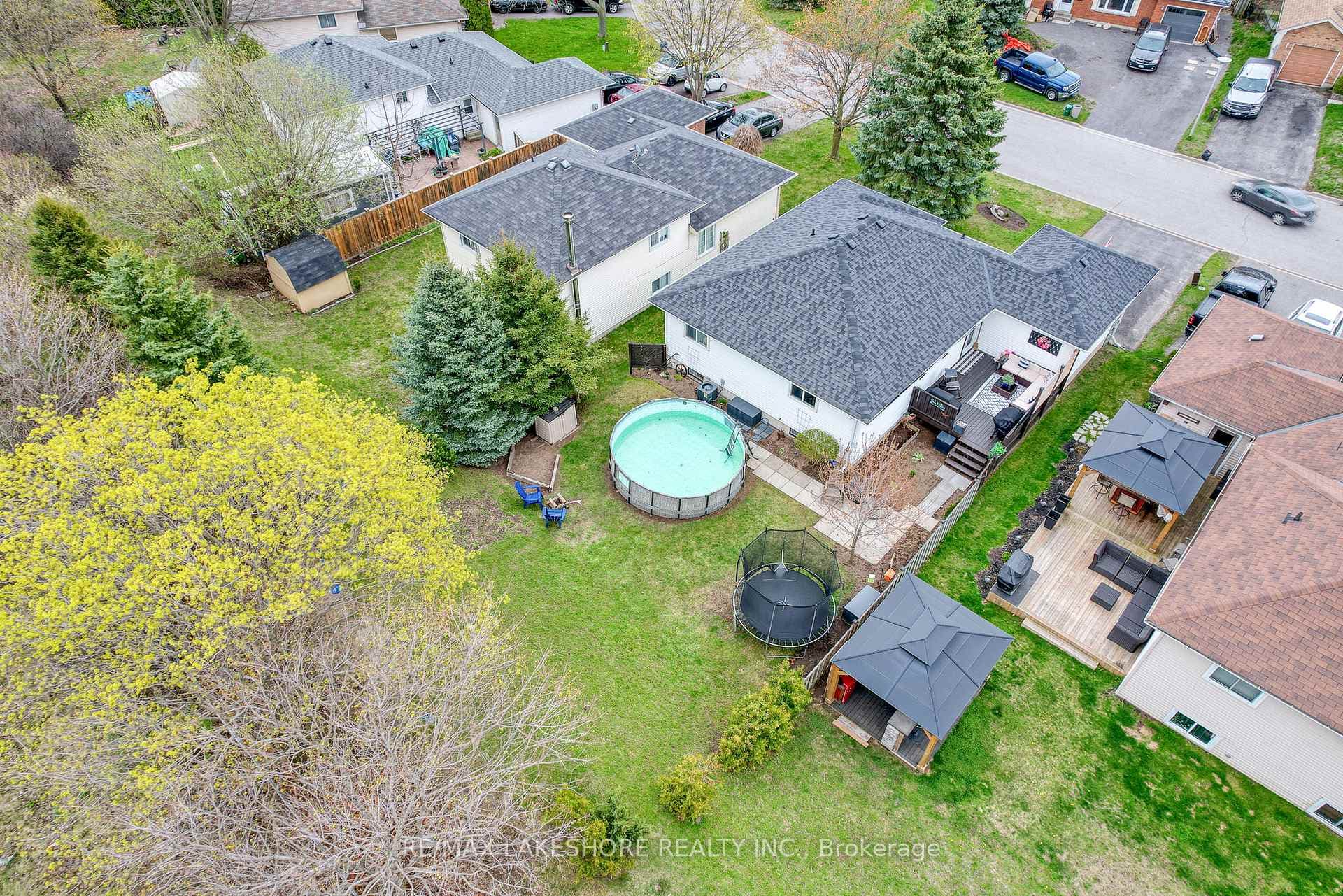 30 Hewson Drive photo 32