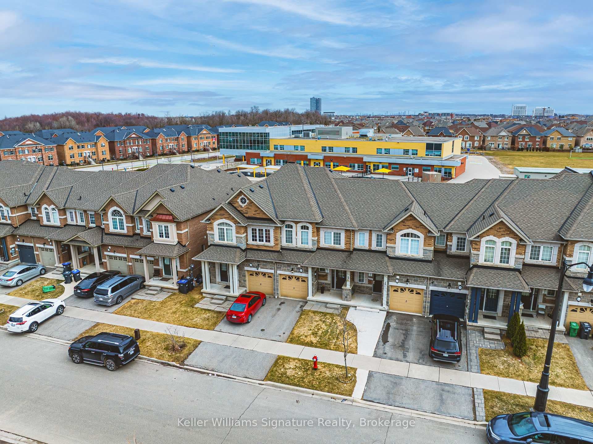 27 Dufay Road photo 46