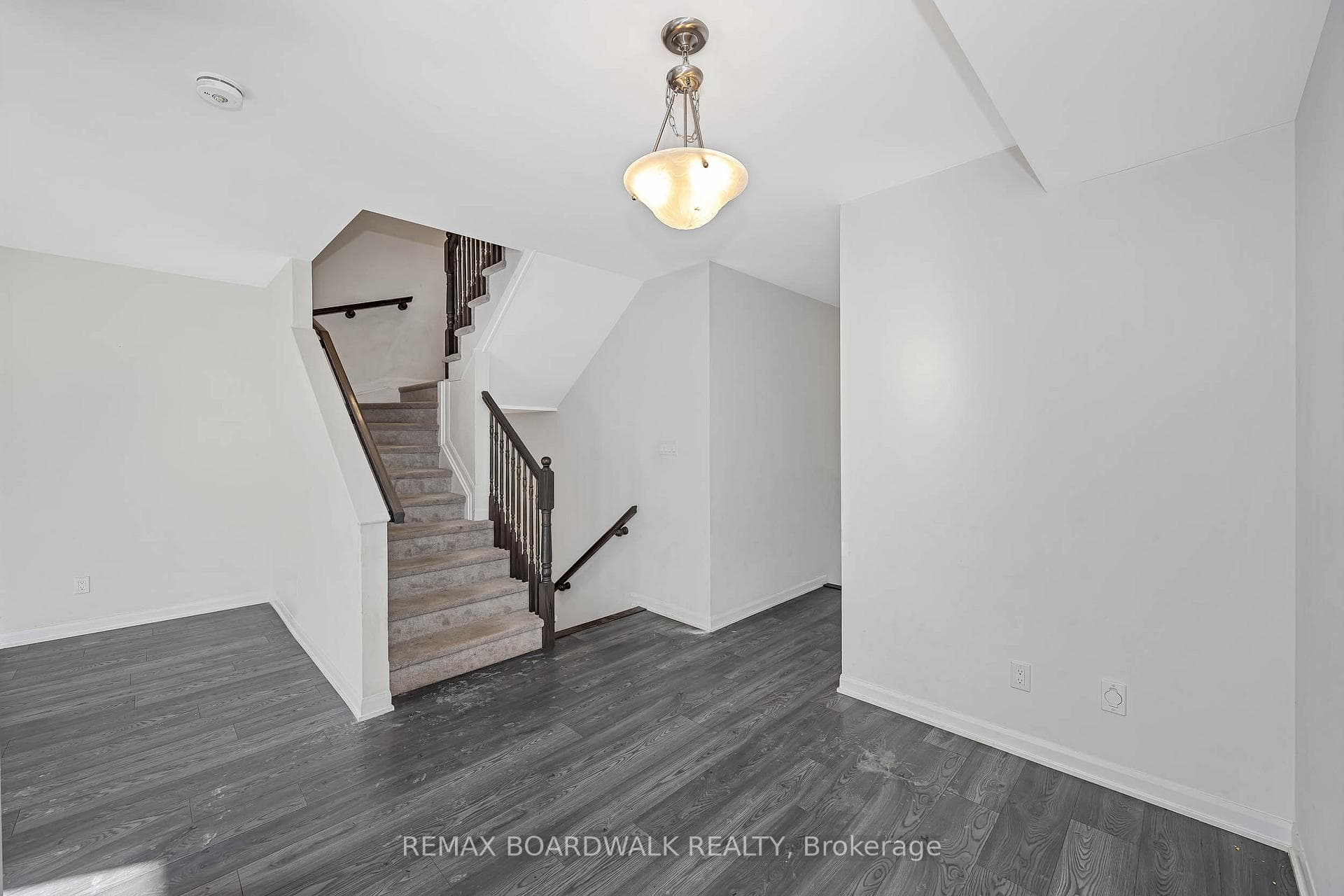 2063 Caltra Crescent photo 9