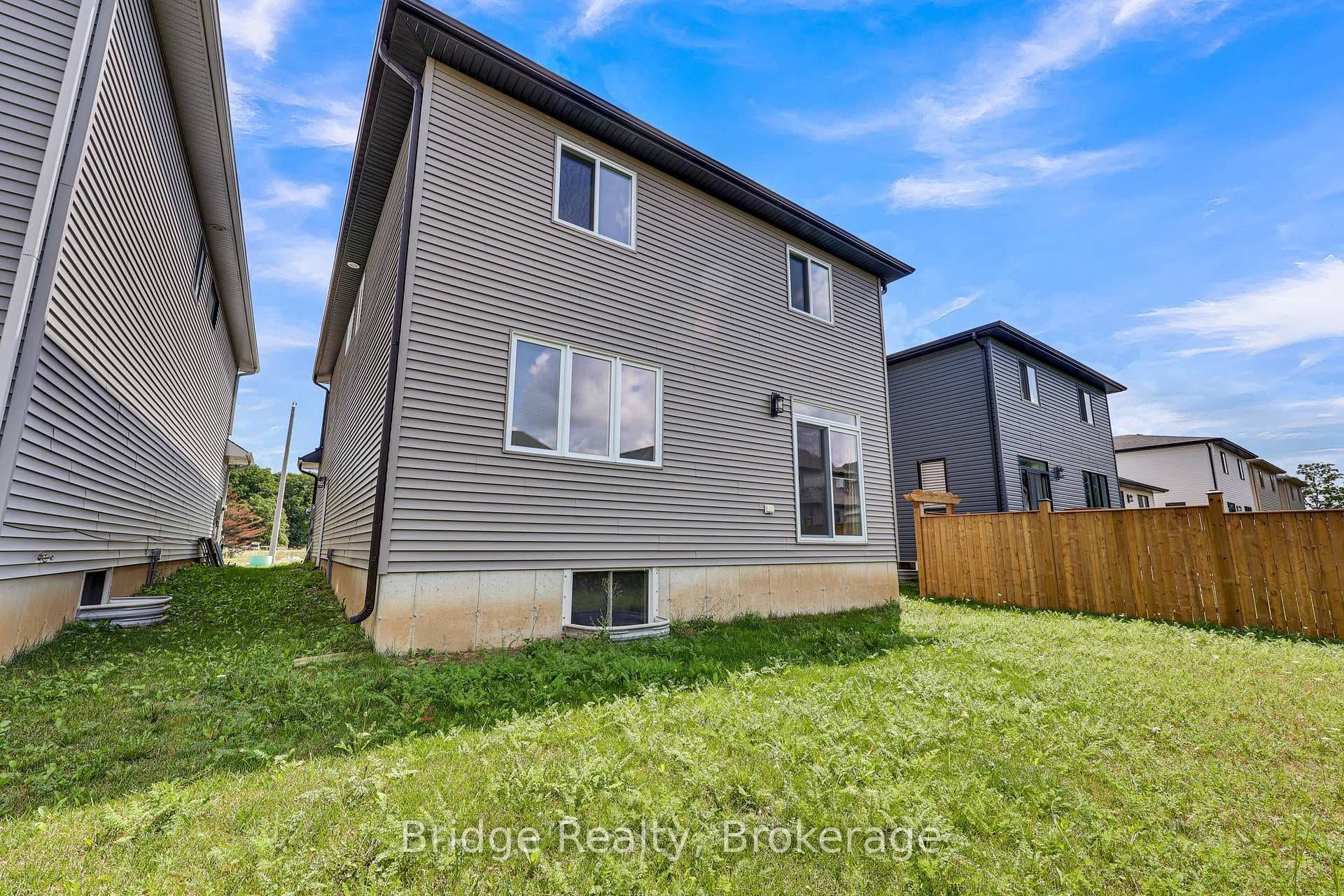 66 Cash Crescent photo 36
