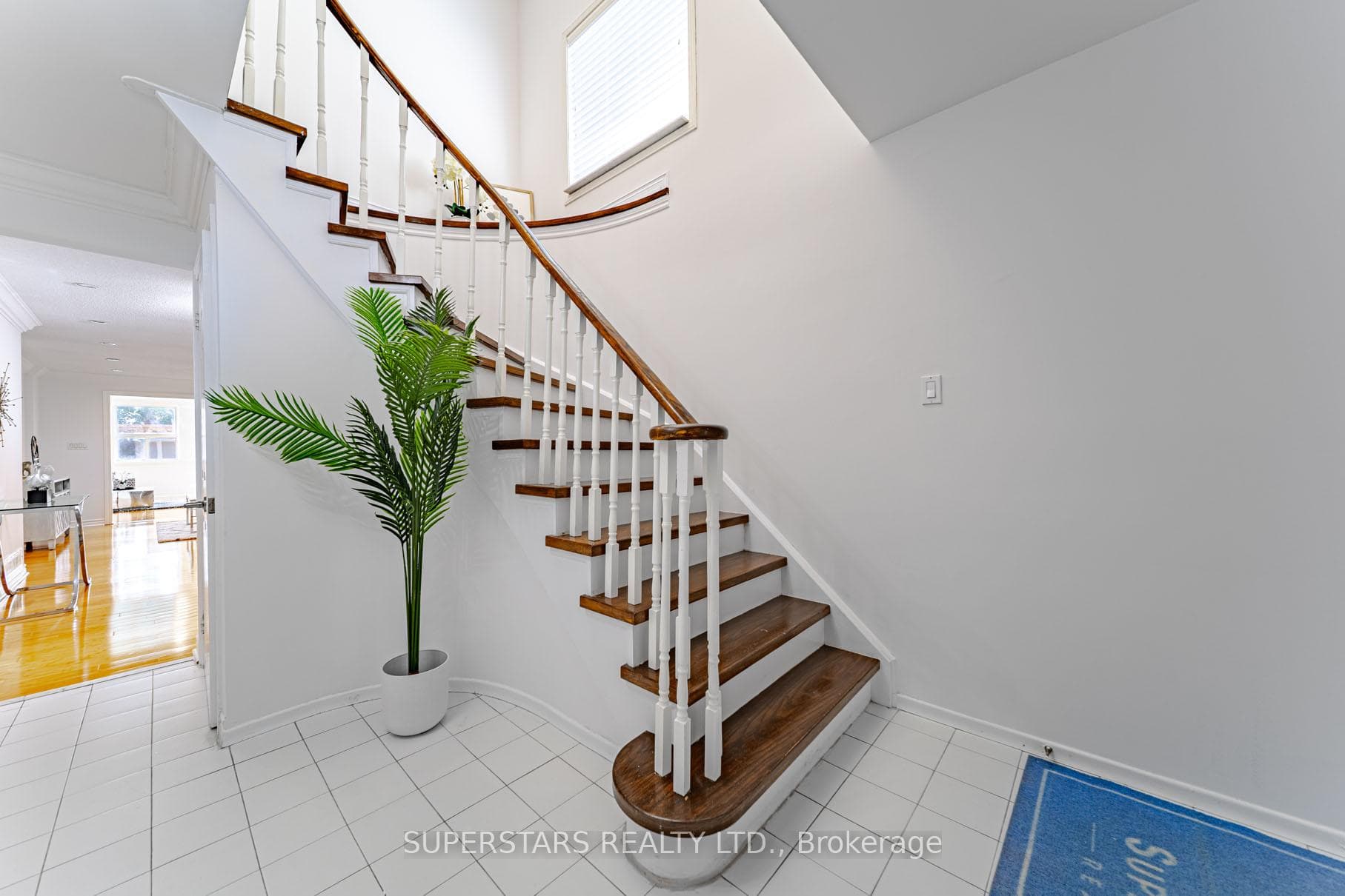 160 Galbraith Crescent photo 18
