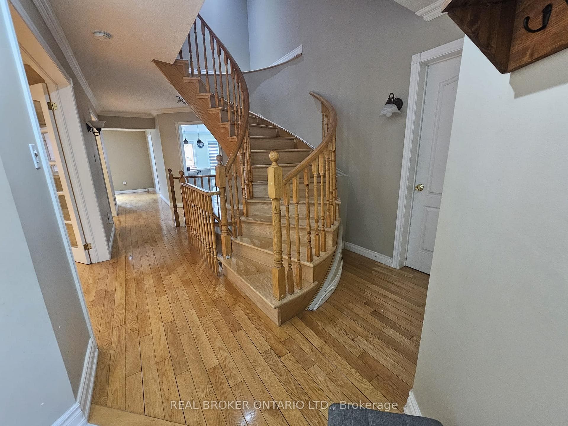 36 Reese Avenue photo 3