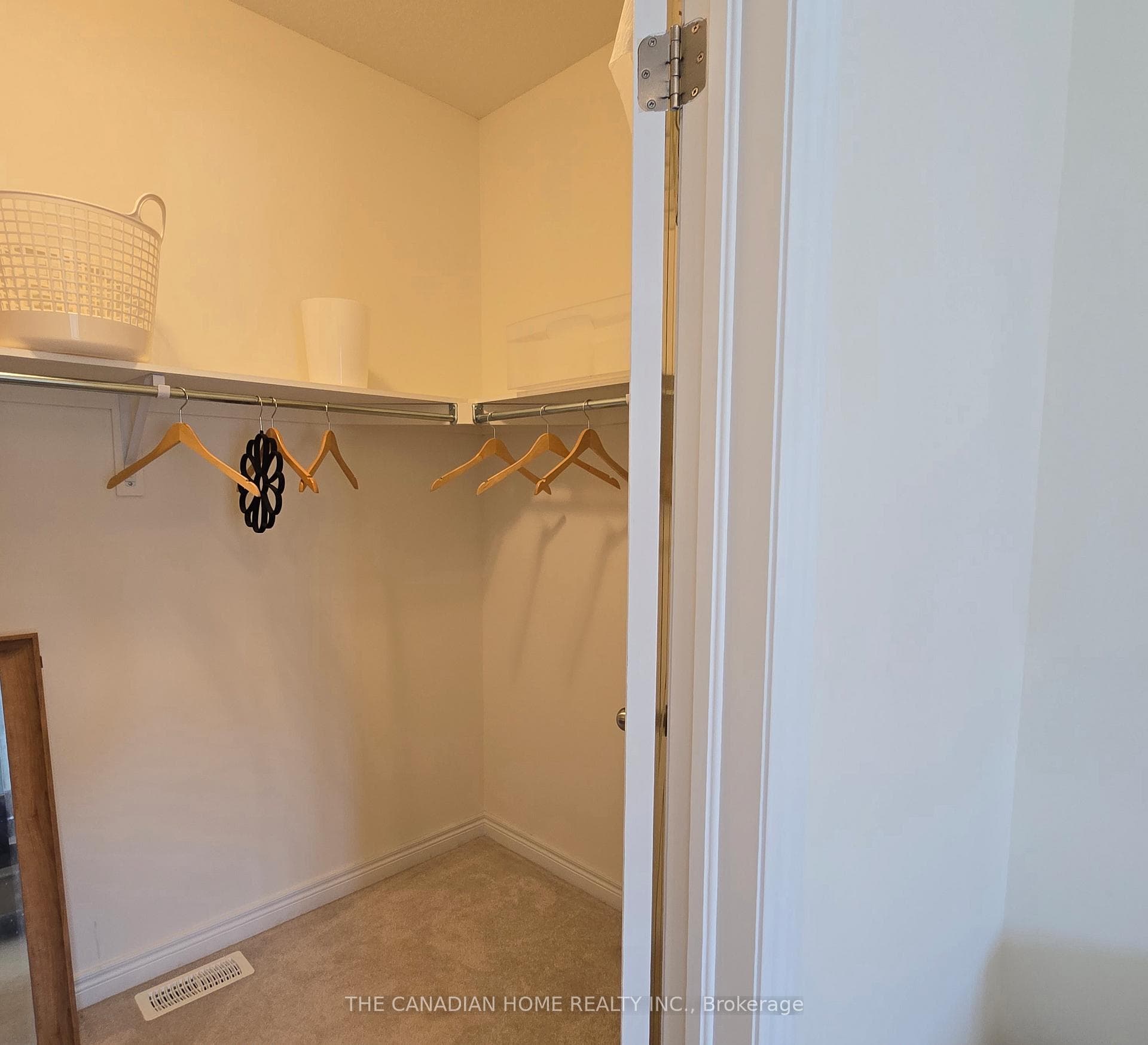 76 CONARTY Crescent photo 8