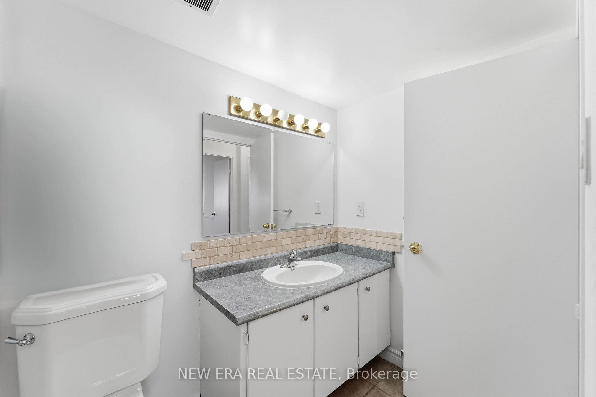 15 Torrance Road Unit 1601 photo 9