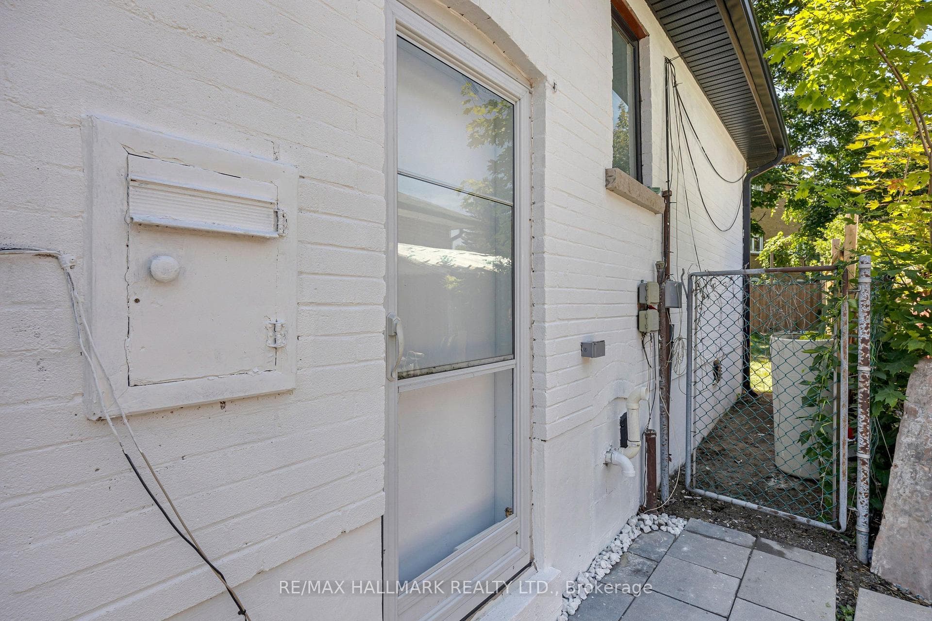 978 Midland Avenue photo 5