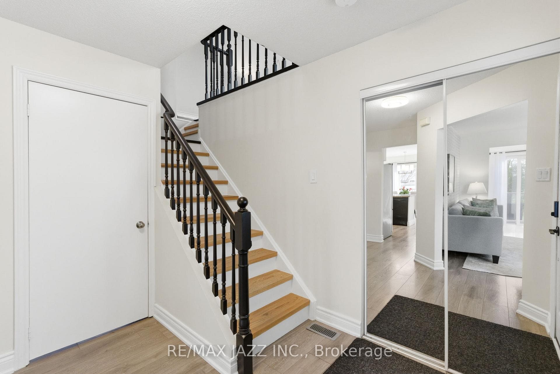 222 Sandringham Drive photo 17