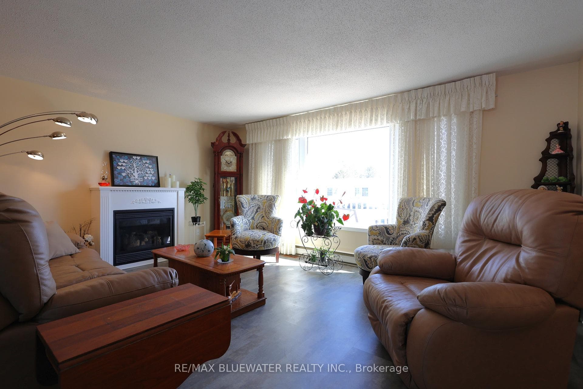 383 Augusta Crescent photo 9