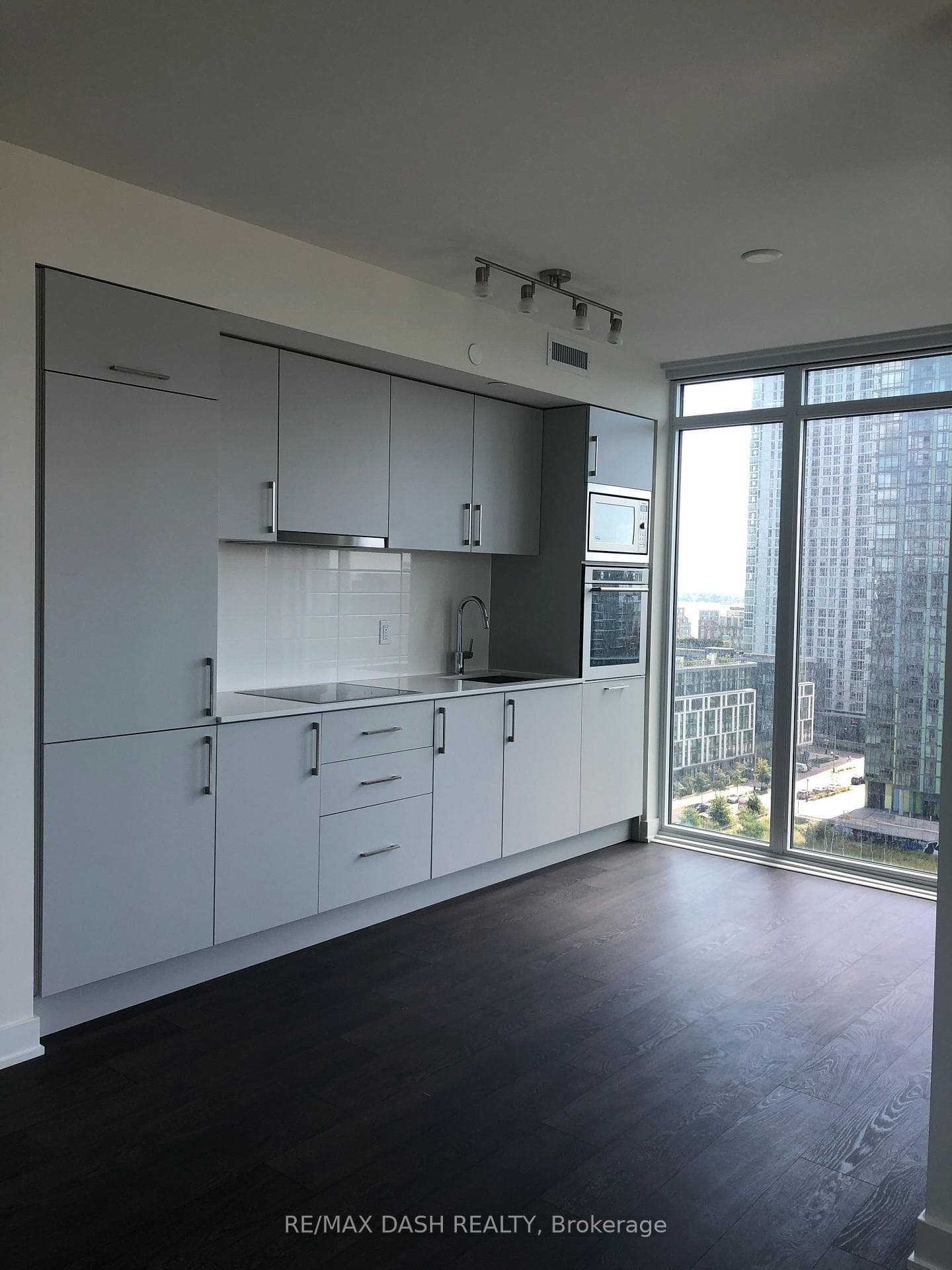 27 Bathurst Street Unit 1204W photo 4