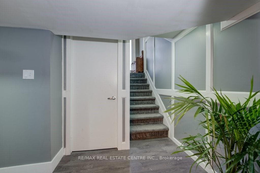51 Rossford Crescent photo 16