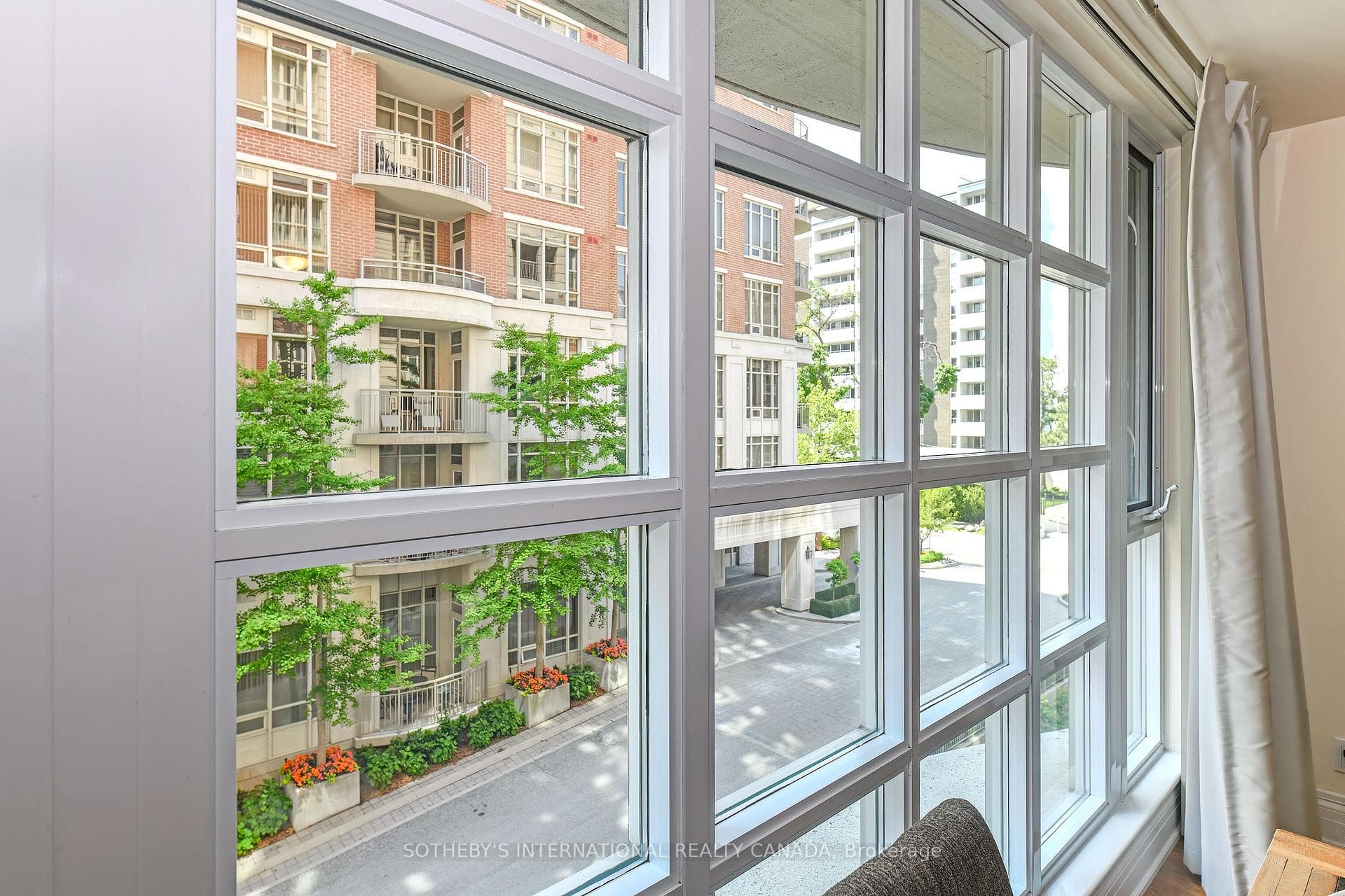 33 Delisle Avenue Unit 304 photo 4