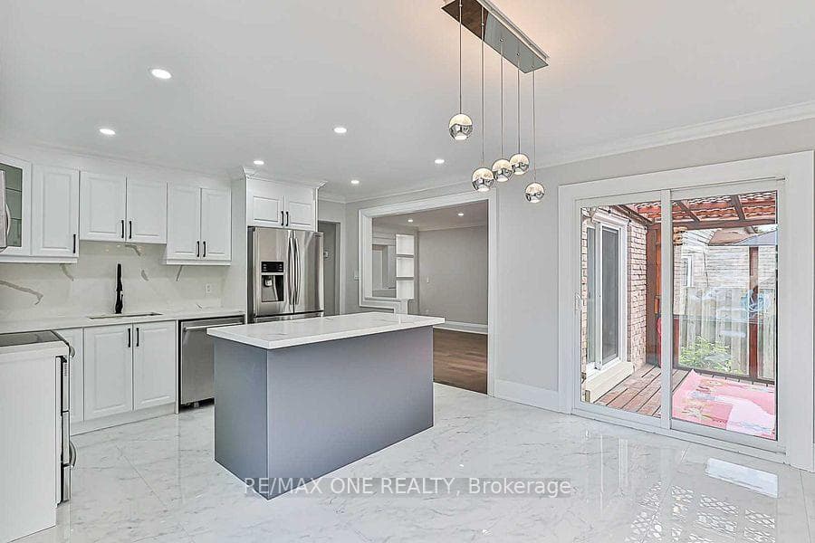 100 Robinson Crescent photo 12