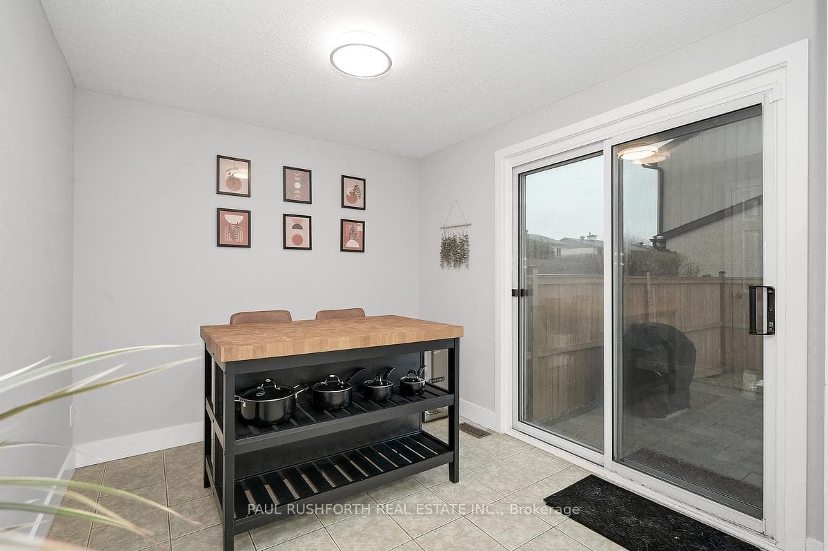 Kitchen Eating Area