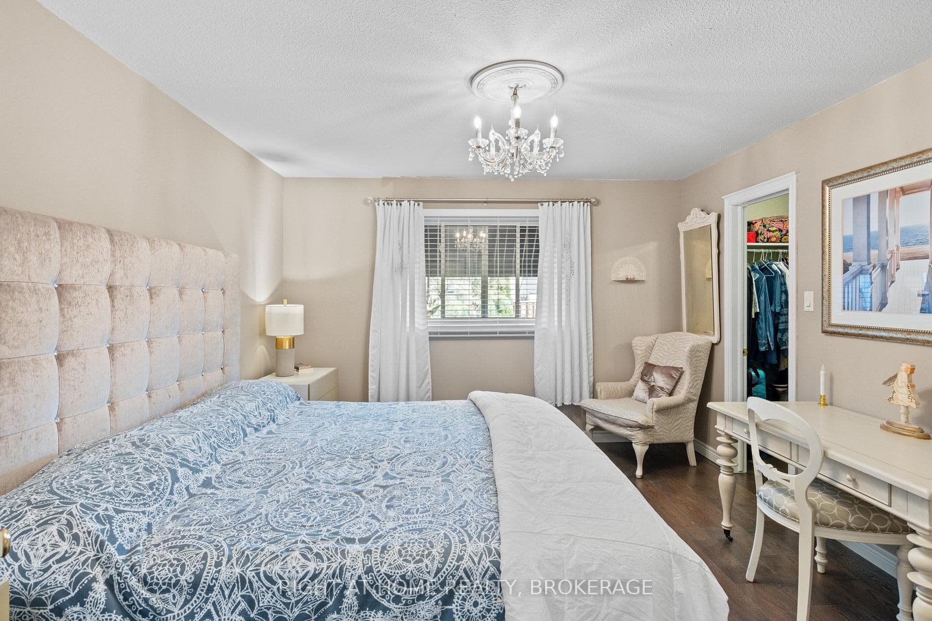 3981 Honeysuckle Crescent photo 13