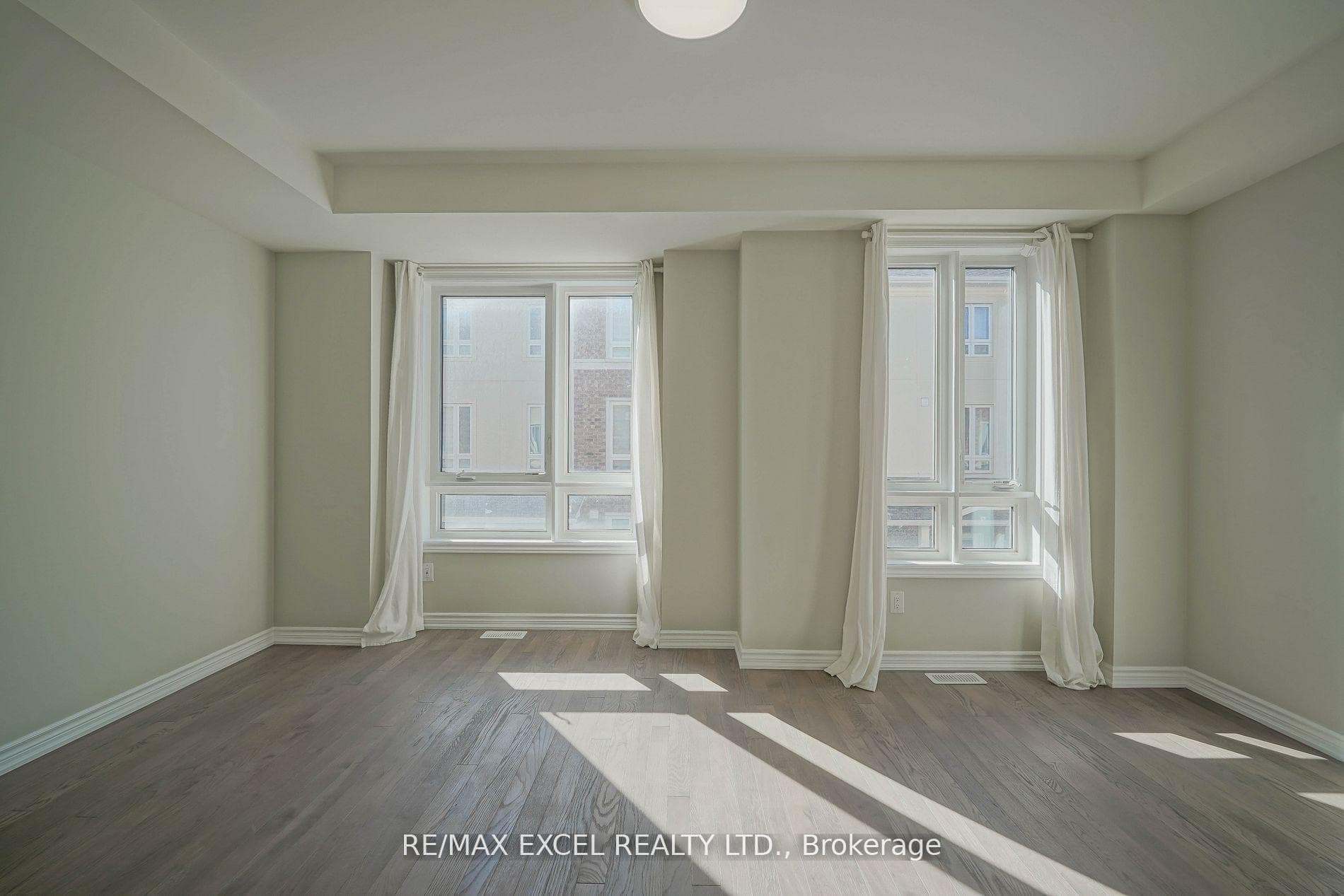11 Chicago Lane photo 8