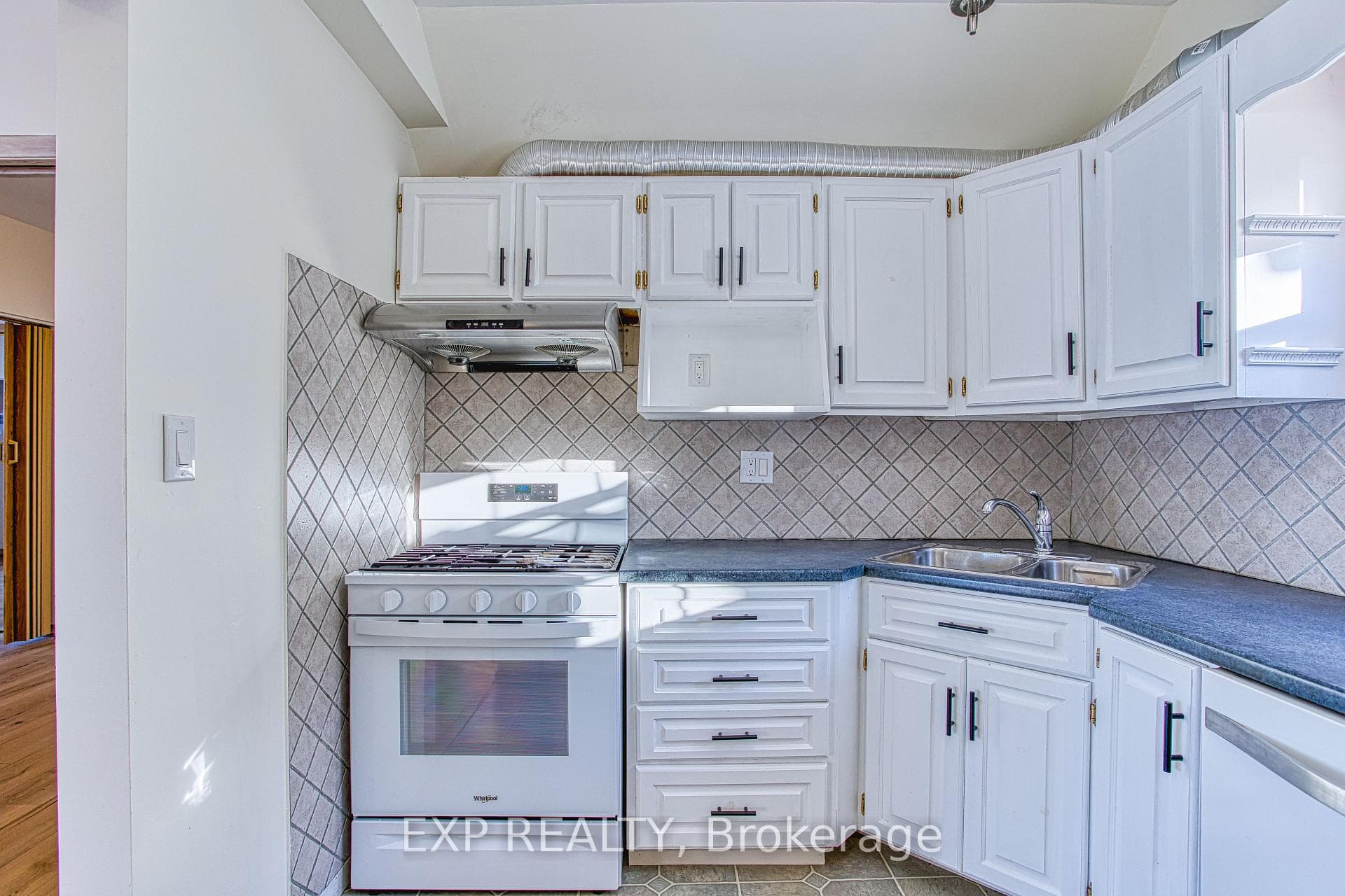 98 Creanona Boulevard photo 15