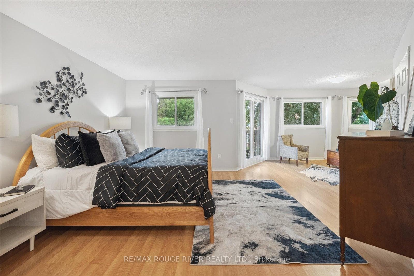 588 Maitland Drive photo 27