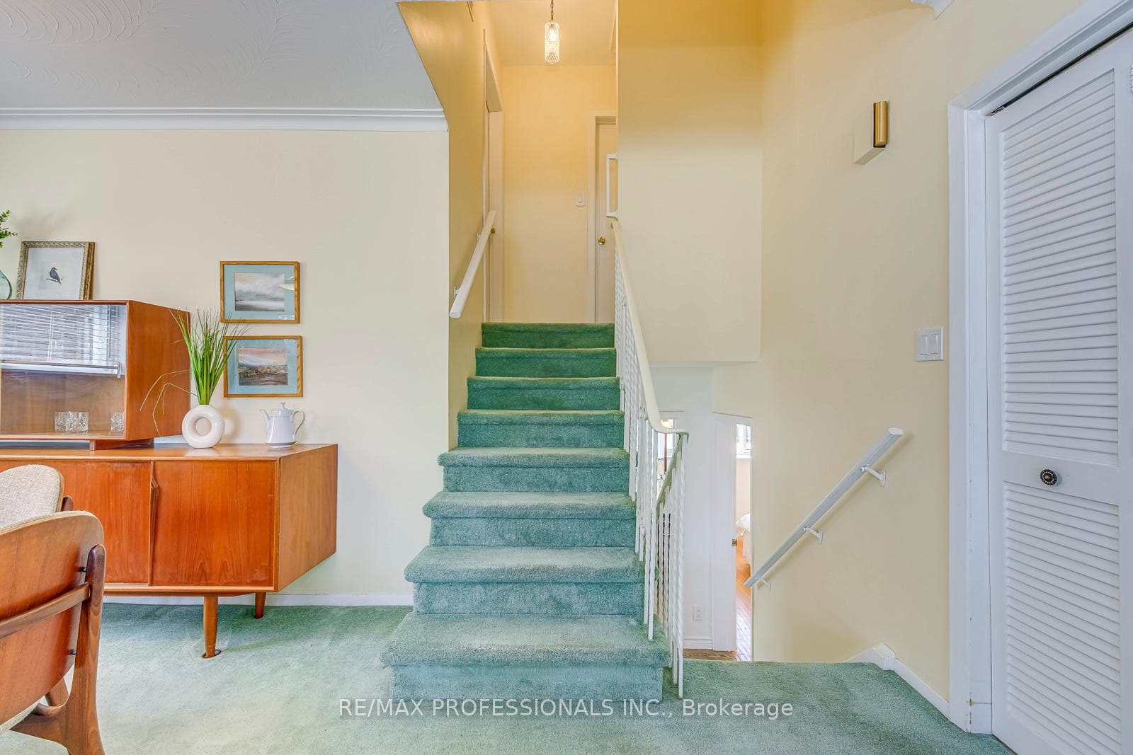 270 Wellesworth Drive photo 26