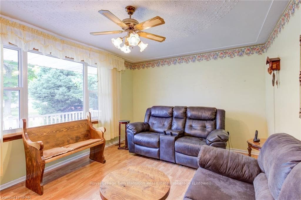 205 QUEEN Street photo 9
