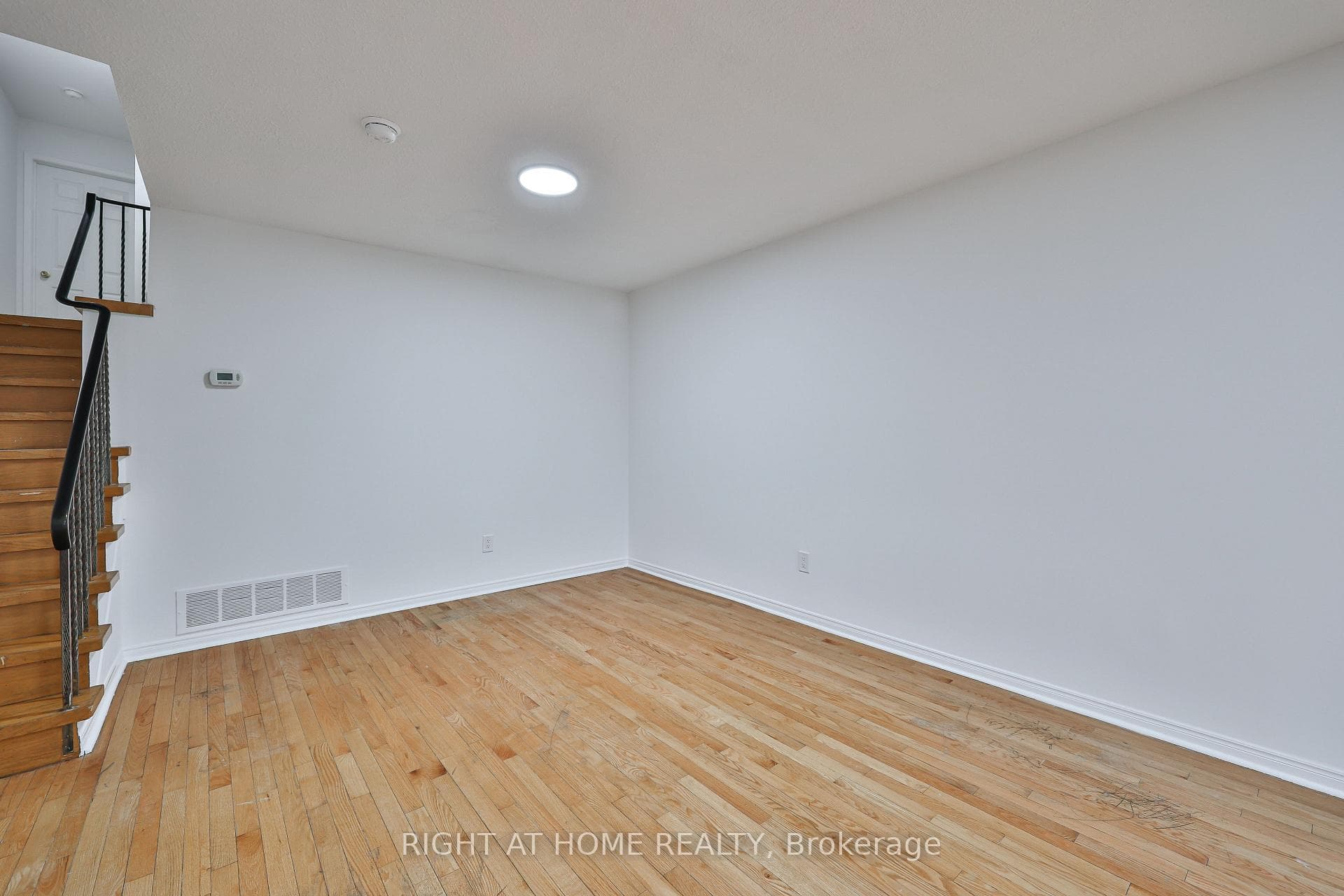 3783 Keenan Crescent Unit Upper photo 10