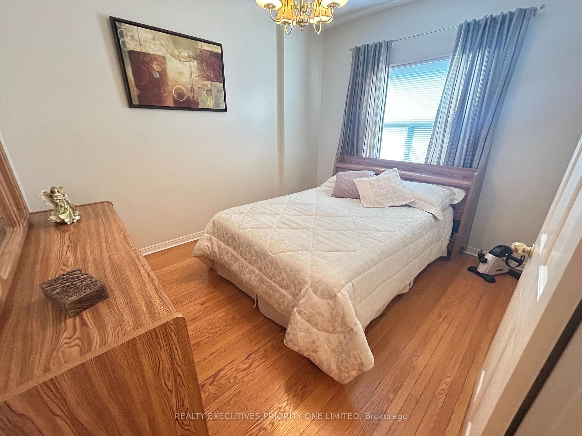 224 Caledonia Road photo 9