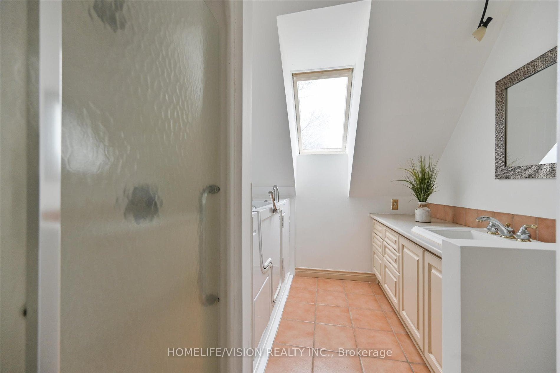 2nd Floor - 4pc Washroom