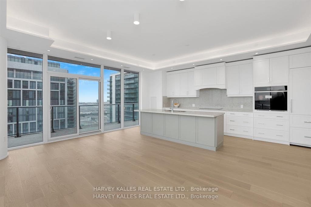 expansive kitchen fully upgraded finishes