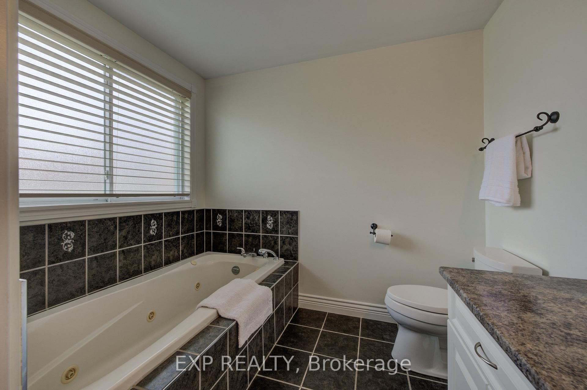 86 Andrews Drive photo 15