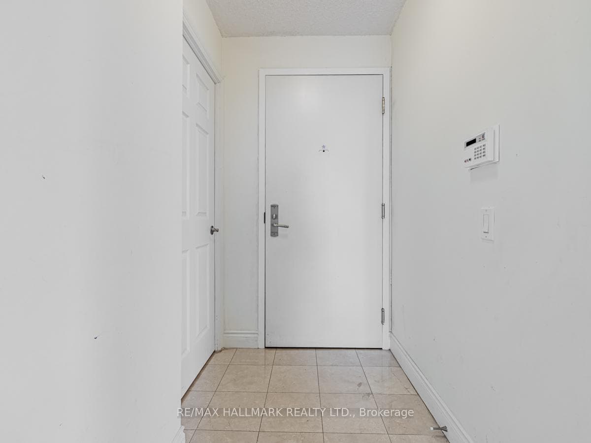 80 Harrison Garden Boulevard Unit 927 photo 27