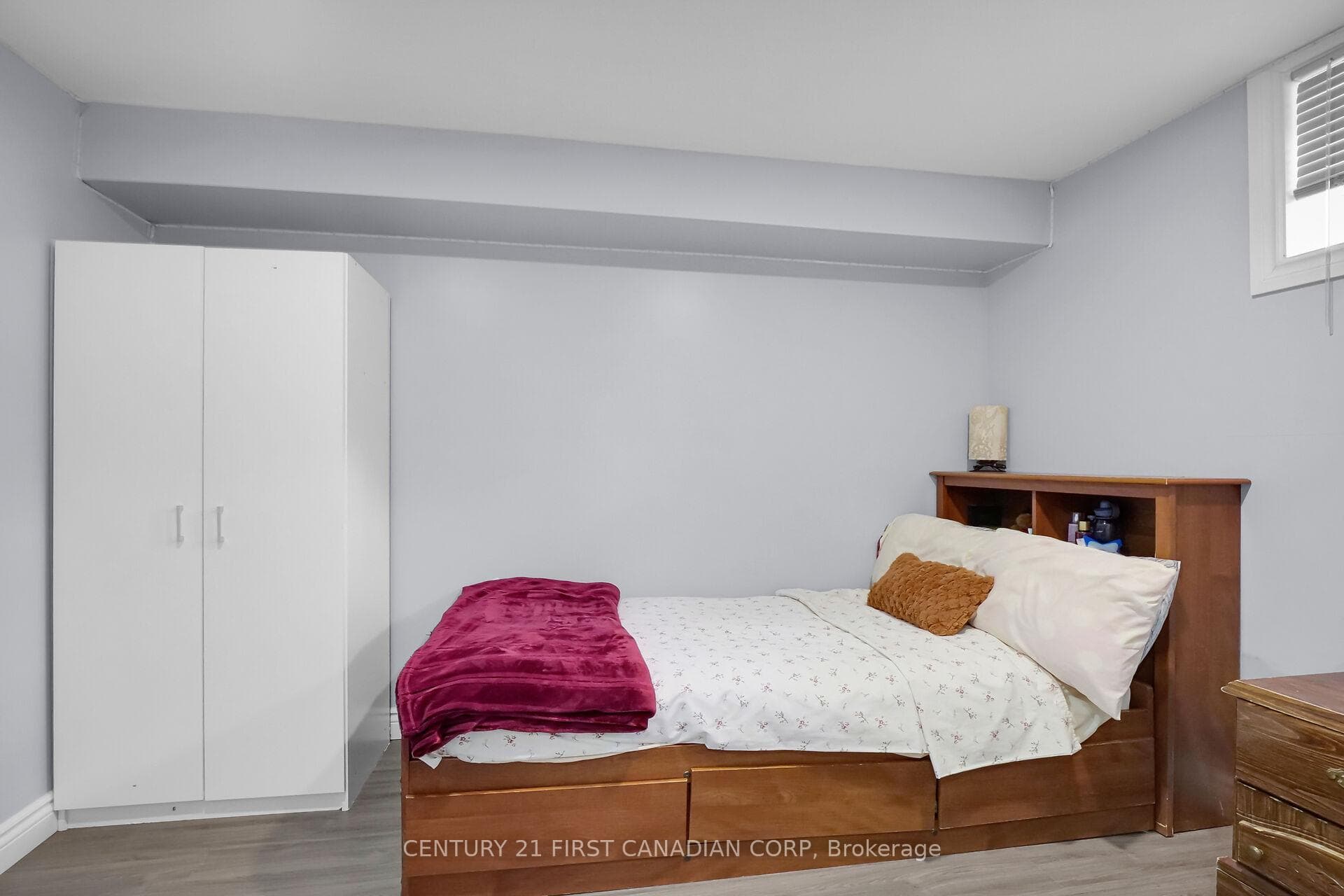 974 Grenfell Drive photo 31