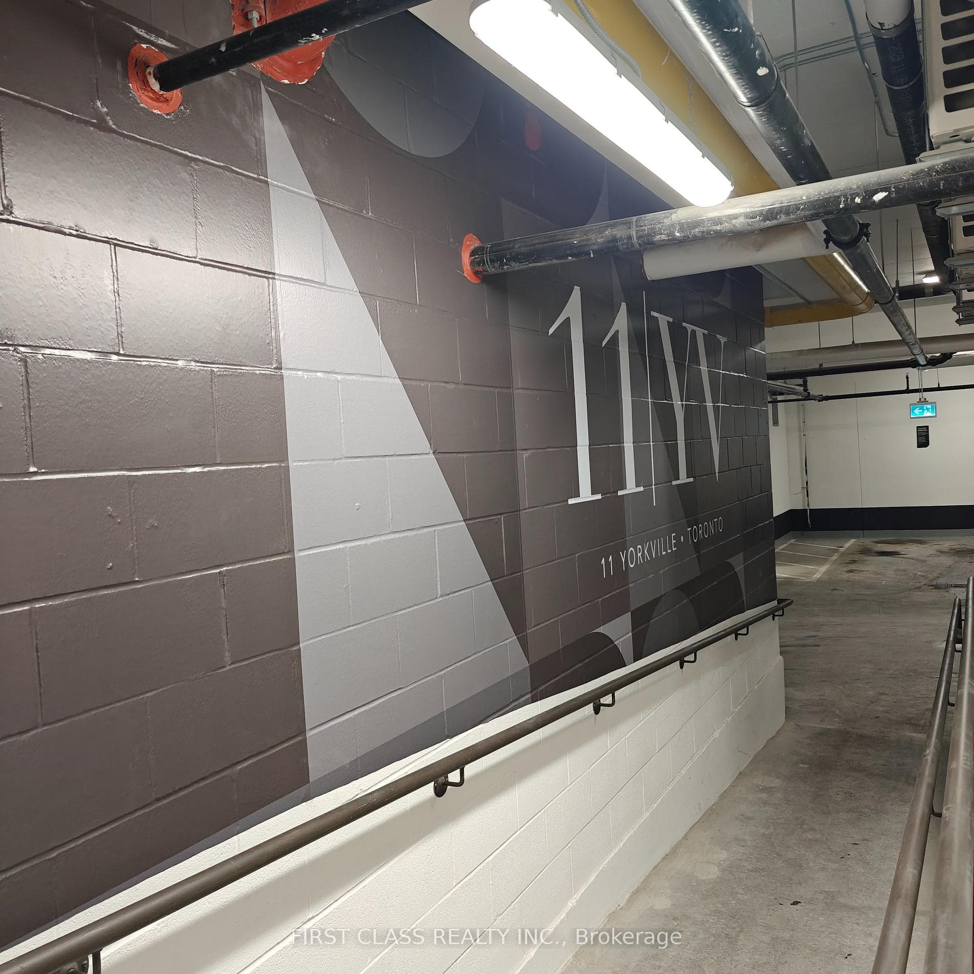 11 Yorkville Avenue Unit 1806 photo 3