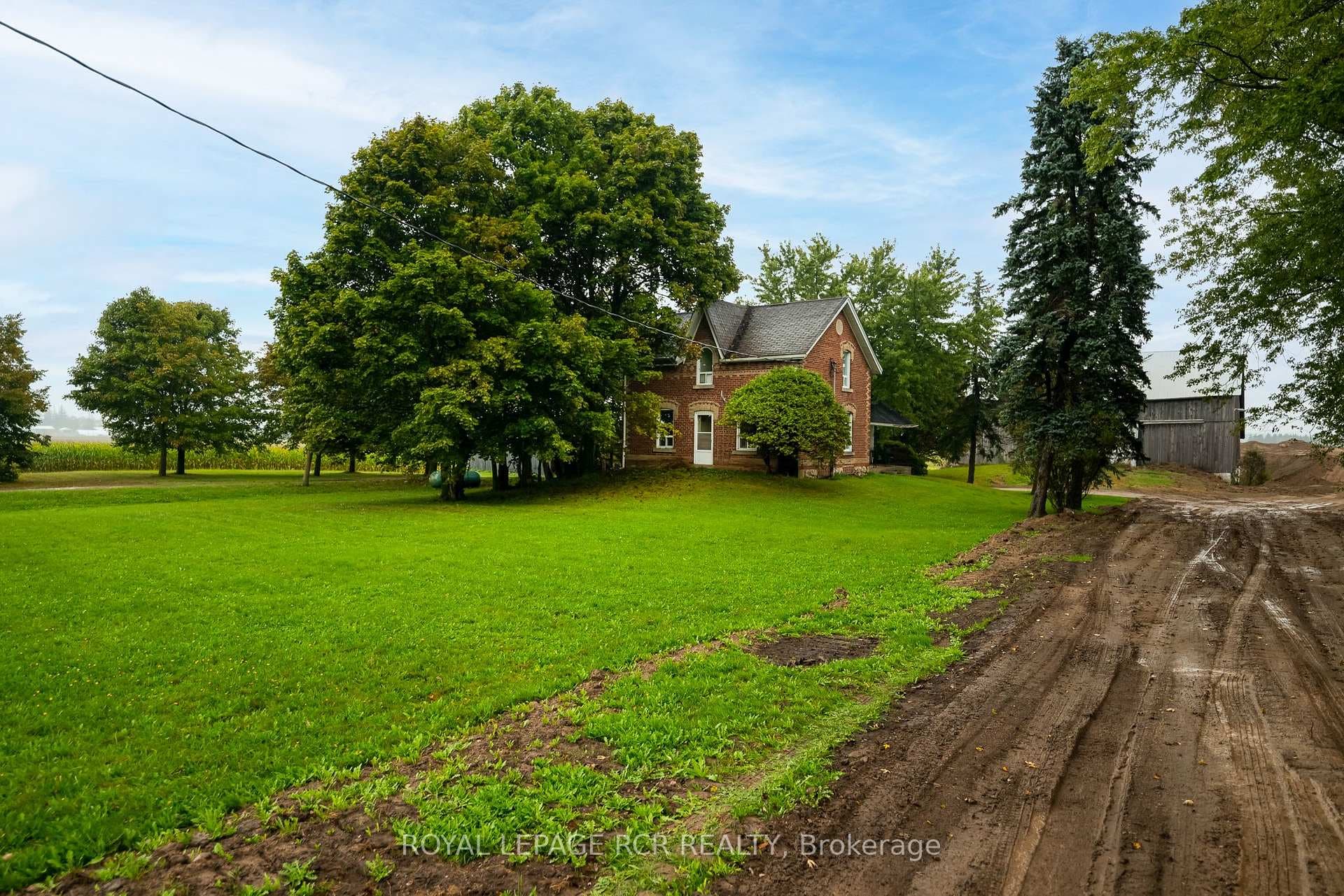 231325 Trafalgar Road photo 27