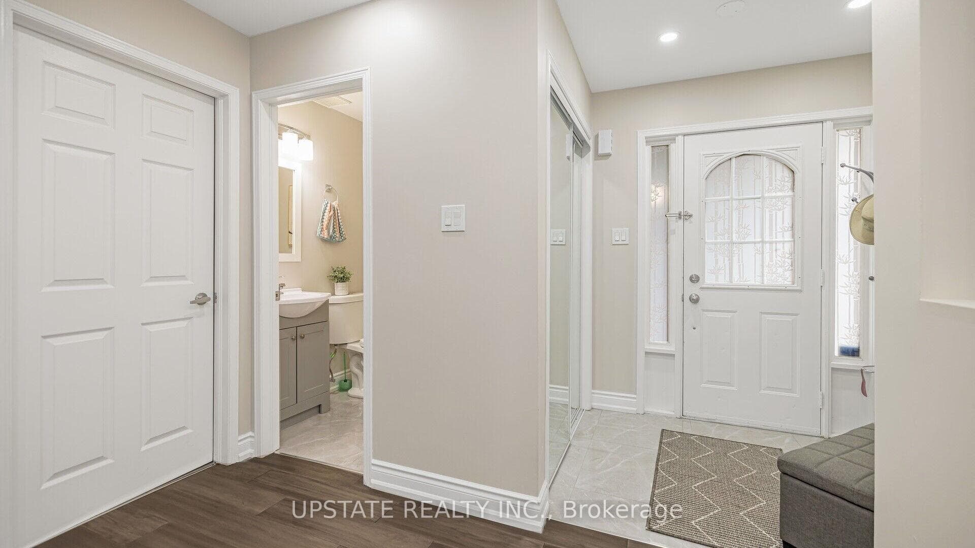 2262 Yorktown Circle photo 2