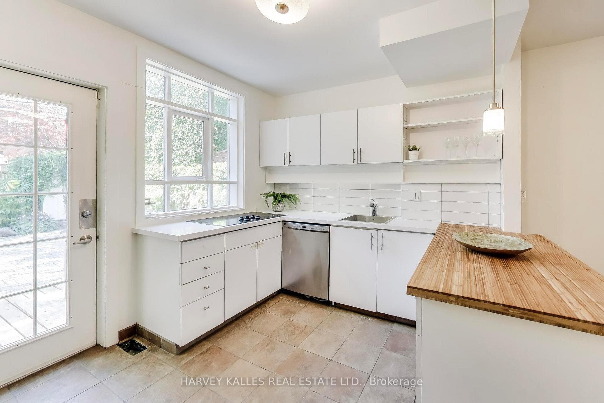 318 Sumach Street photo 12