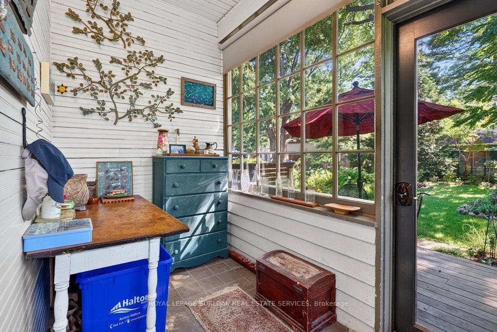 526 Burlington Avenue photo 17