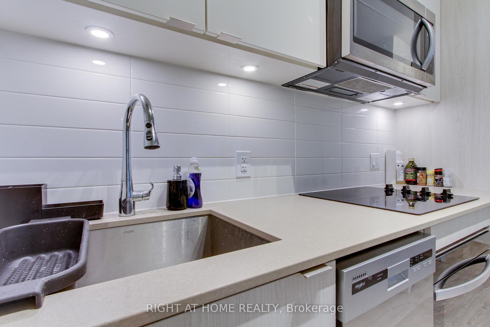 70 Princess Street Unit 312 B E photo 7