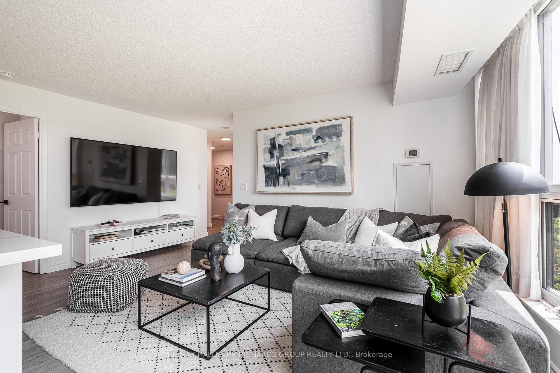 19 Grand Trunk Crescent Unit 1602 photo 4
