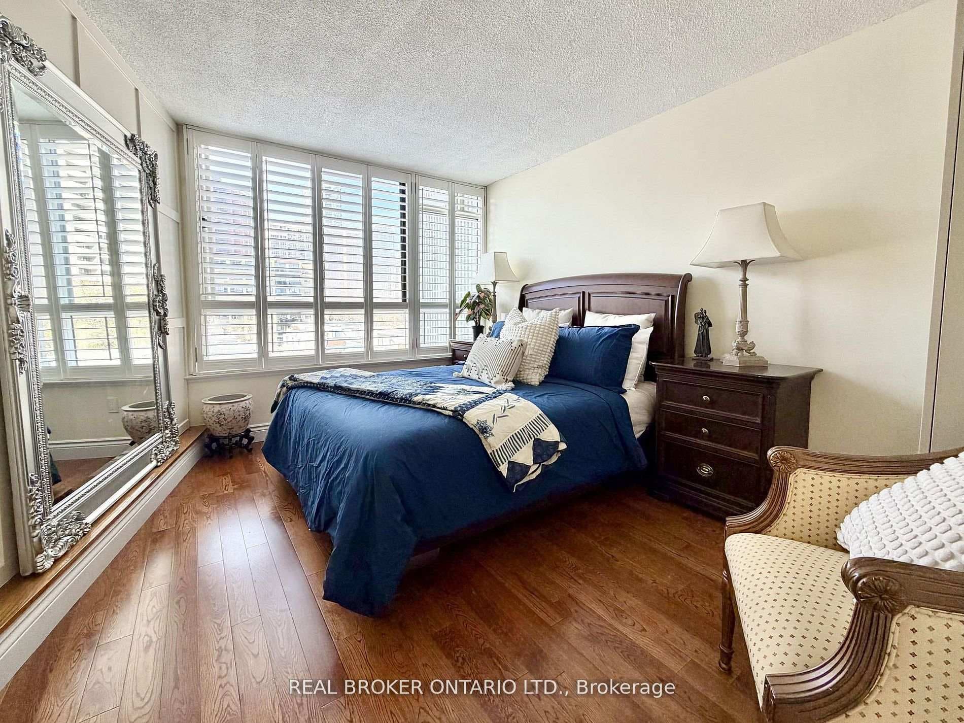 130 Carlton Street Unit 602 photo 15
