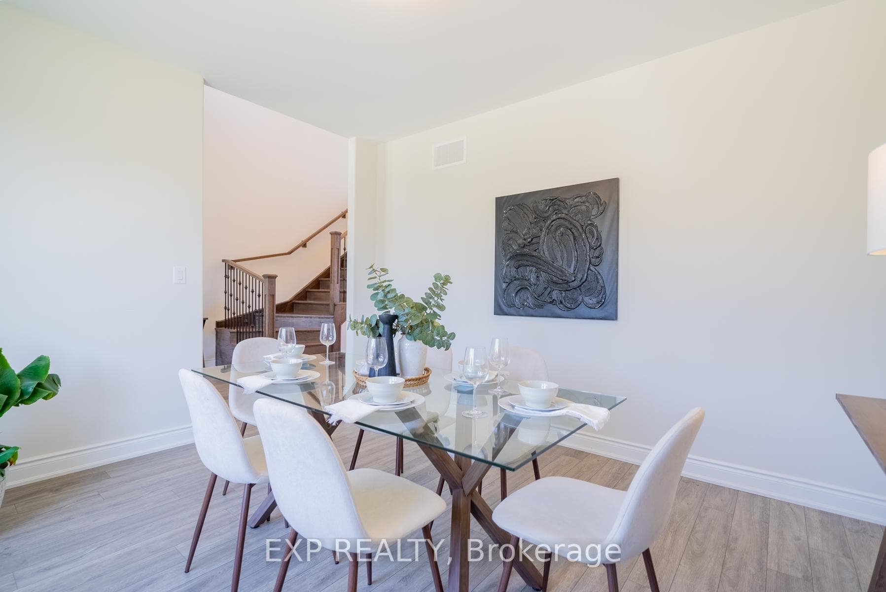 219 Strachan Street photo 4